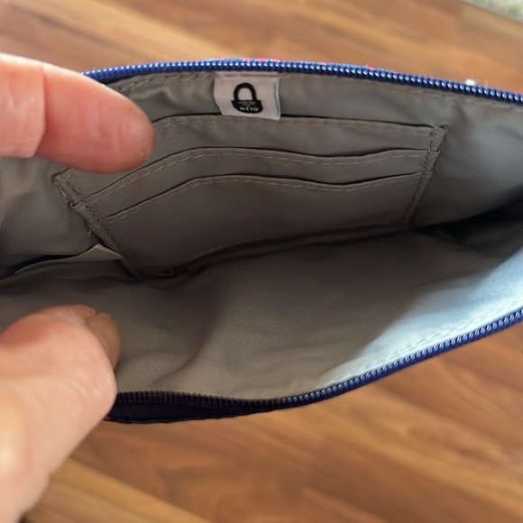 Baggallini wristlet - Picture 4 of 6